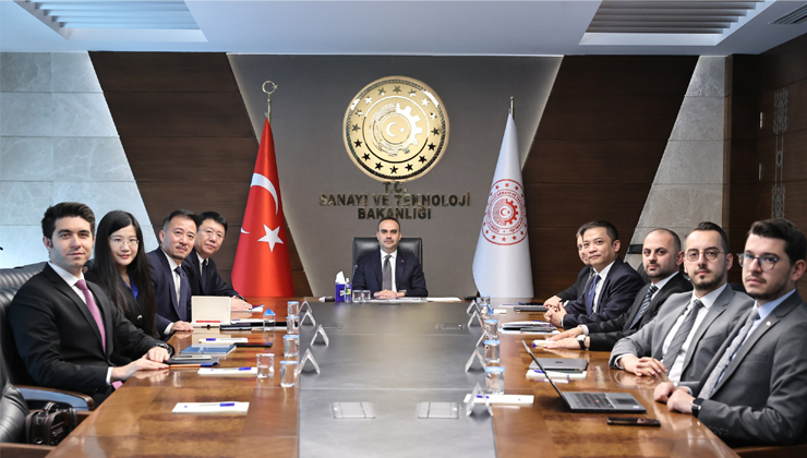 Bakan Kacır, Huawei Heyetini Kabul Etti