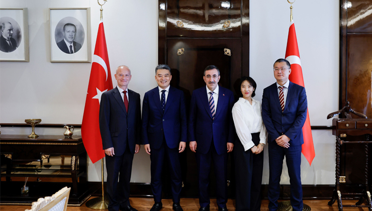 Cumhurbaşkanı Yardımcısı Yılmaz, Netaş ve ZTE heyetini kabul etti