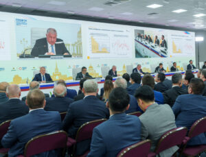 Rosneft CEO’su dengeli bir enerji geçişini destekliyor